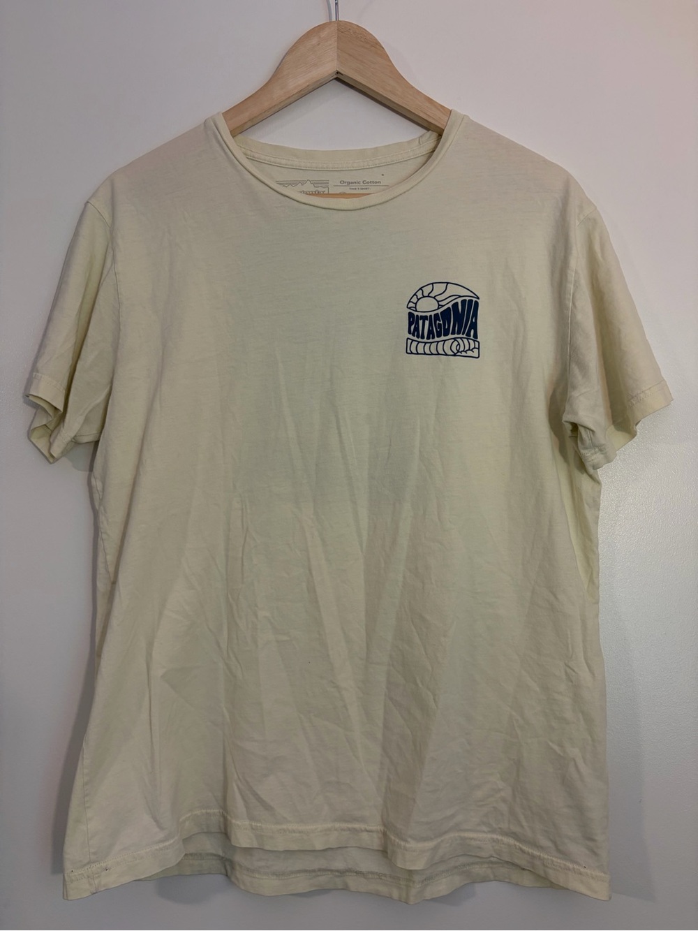 Patagonia Organic Cotton Surf Wave Graphic T-Shirt Yellow Men’s Medium Slim Fit